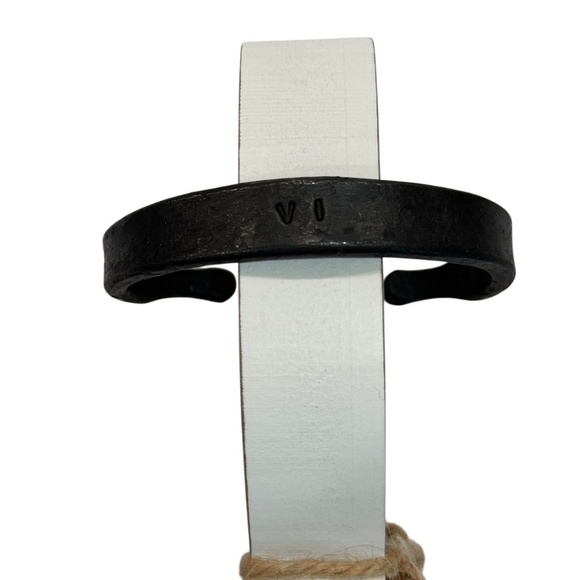 Hand Forged Iron Cuff Bracelet Womens Size 8 - Picture 8 of 8